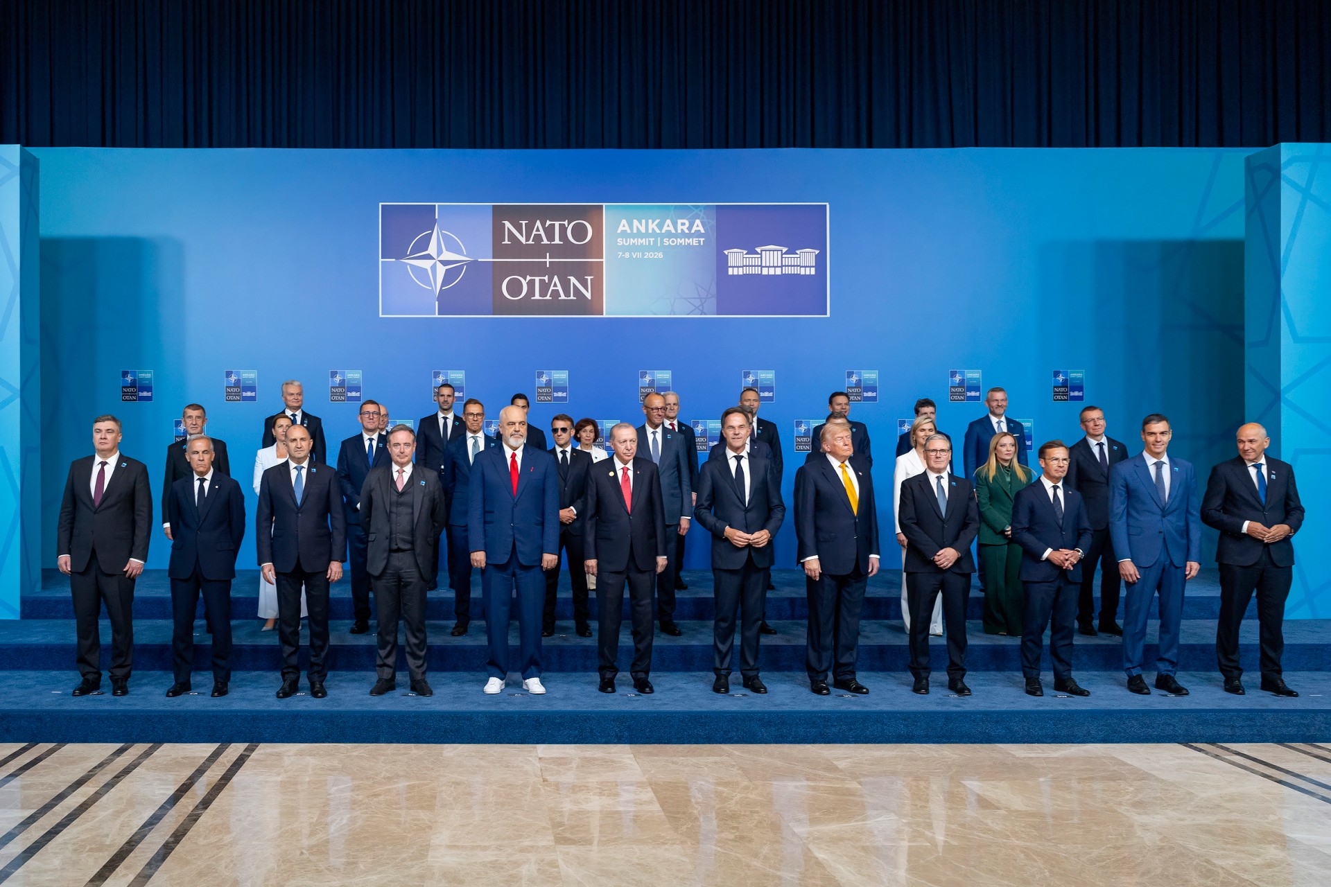Oficiální společná fotografie lídrů NATO, Ankara, 8. 7. 2026 (foto: NATO)